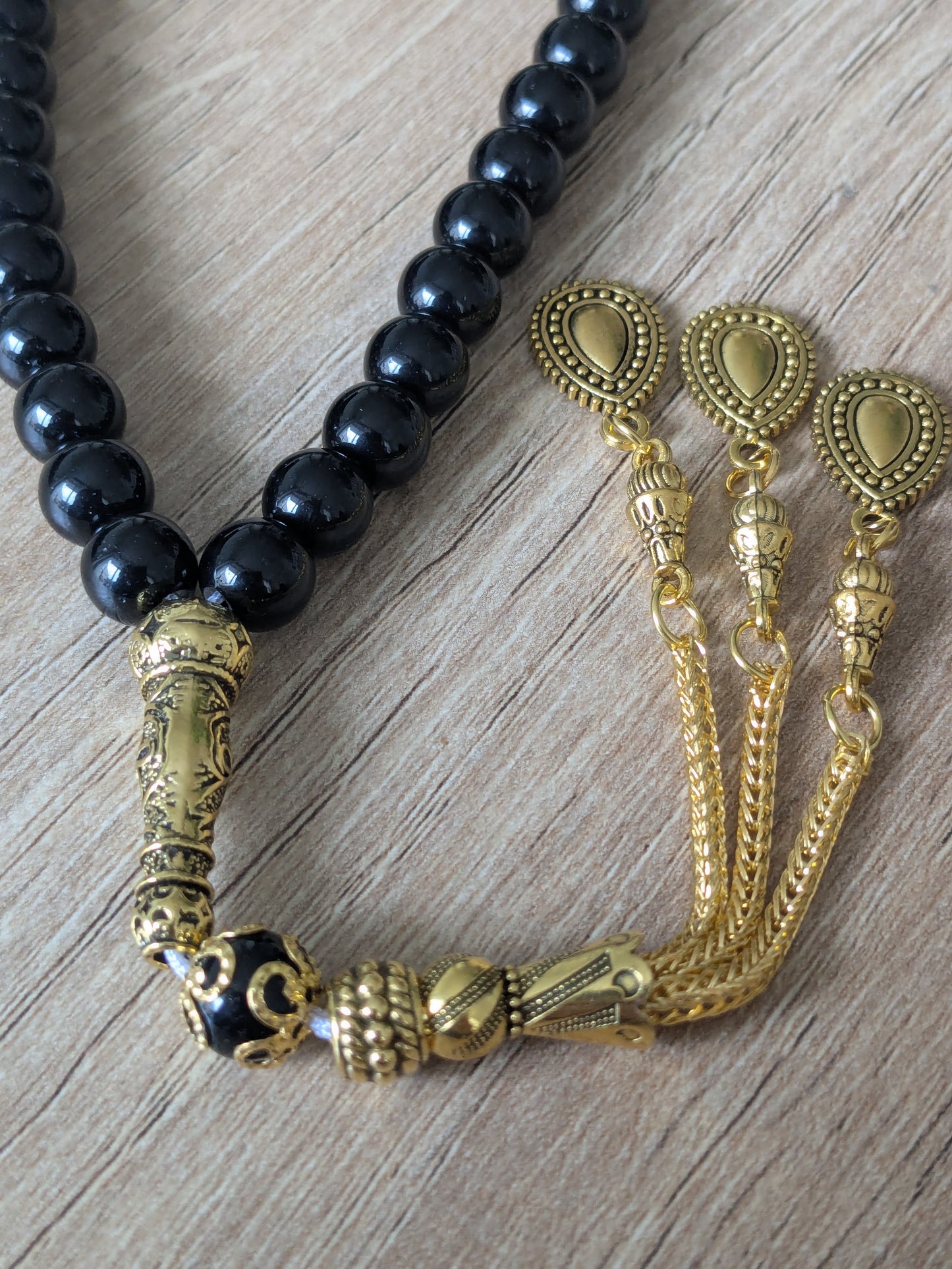 Petit misbaha en verre noir