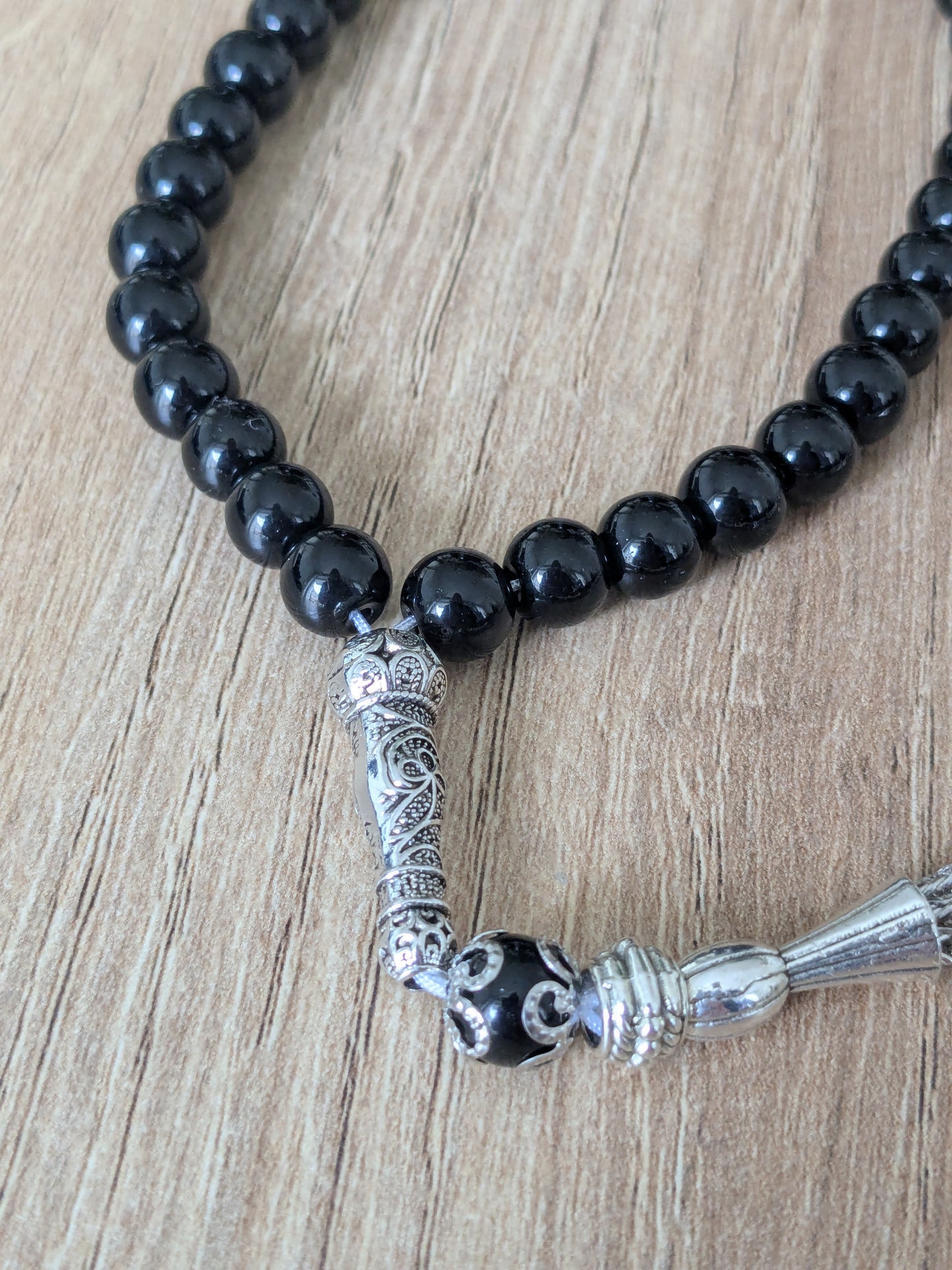 Petit misbaha en verre noir