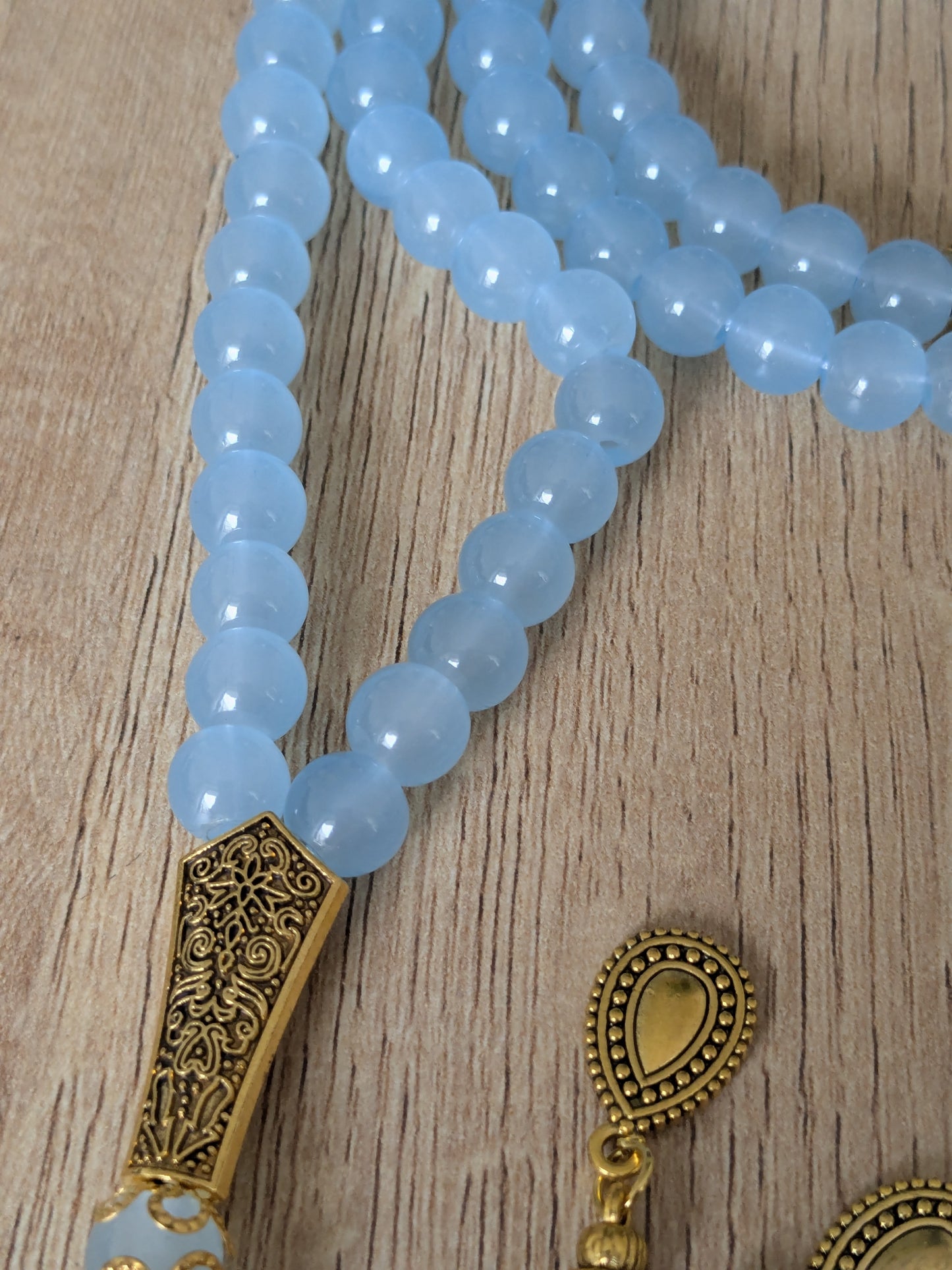 Grand misbaha en verre bleu glacier