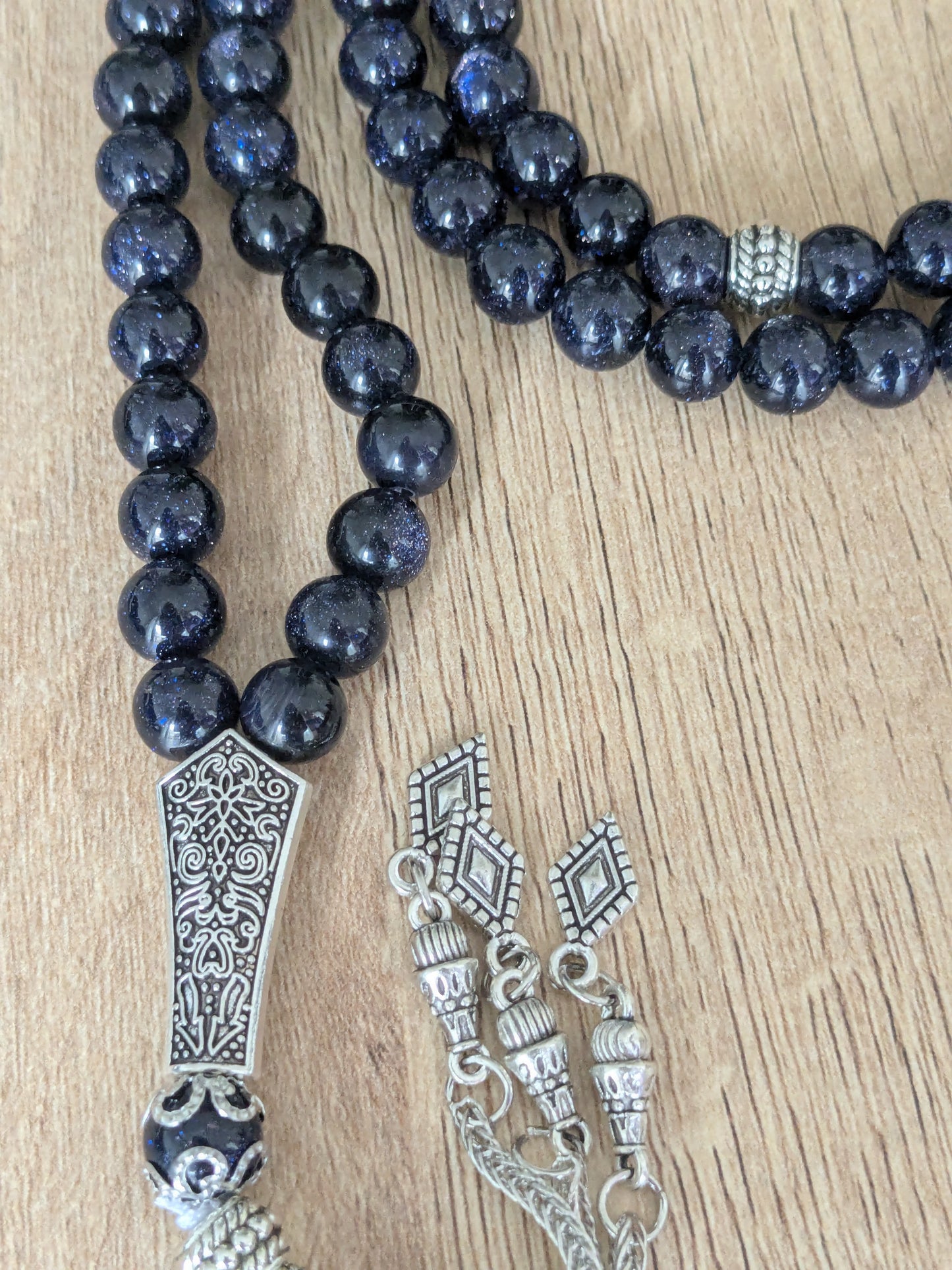 Grand misbaha en verre bleu foncé